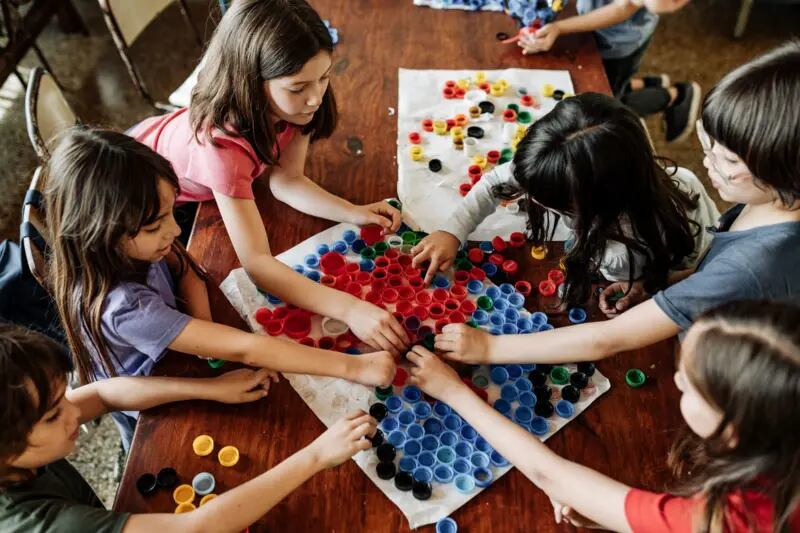 Interactuar es importante para lograr objetivos, pero hasta cierto límite, según los expertos