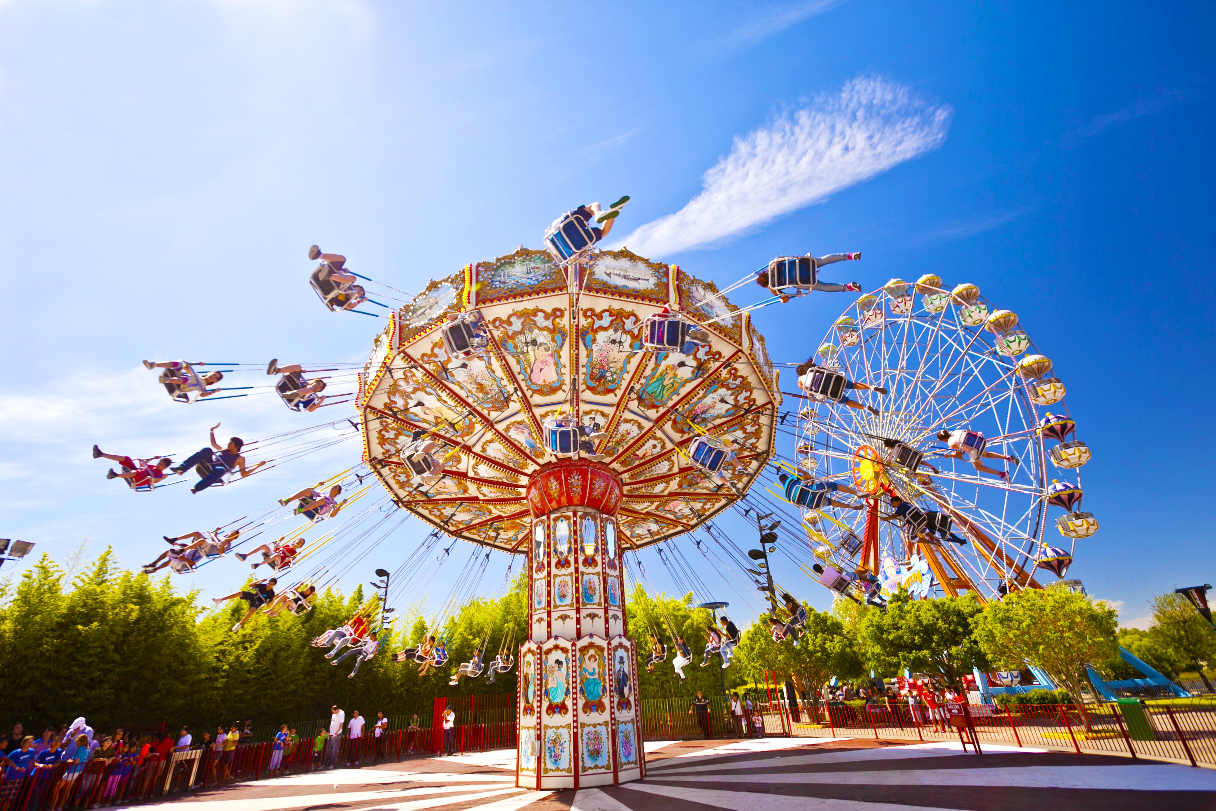 Además de sus reconocidas atracciones, esta primavera el Parque de la Costa propone un evento especial con DJs y juegos.