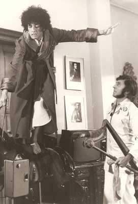 Antonio Gasalla en Clínica con música como Tarzán