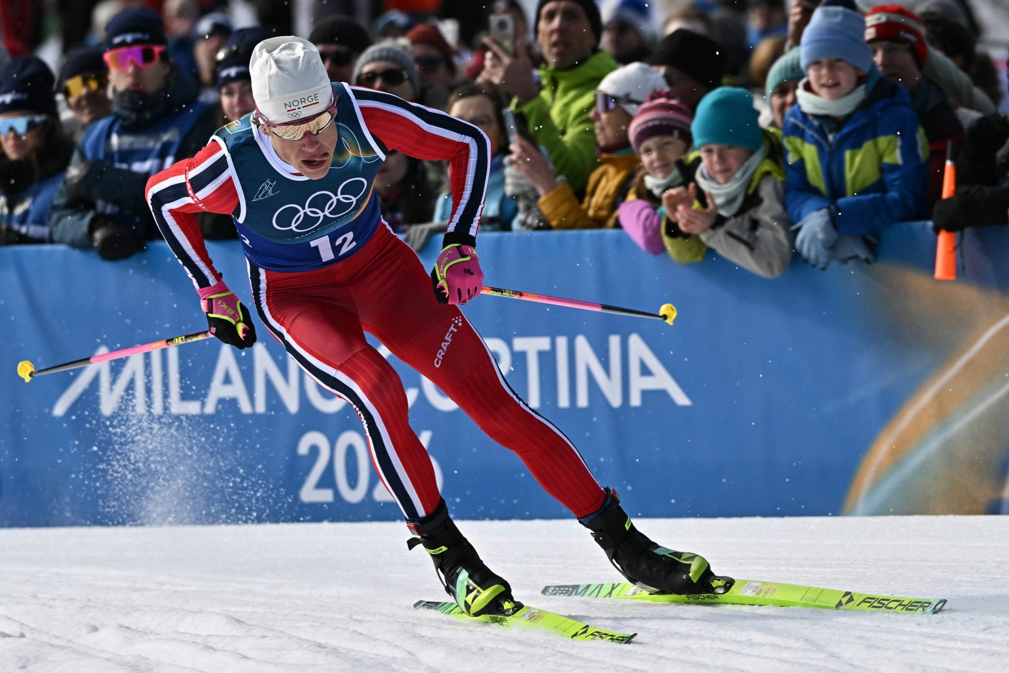 Klaebo, en acción rumbo a la victoria; este sábado se impuso en los 50 kilómetros de esquí de fondo.