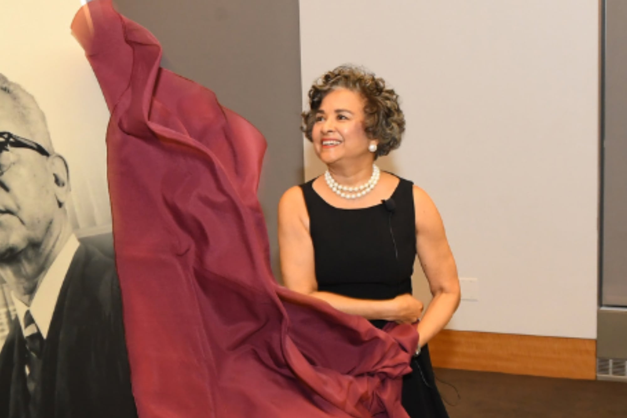 Analisa Torres nació en la Ciudad de Nueva York en 1959 y tiene ascendencia puertorriqueña