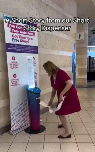 La máquina del aeropuerto de Ontario permite elegir cuentos generales, para niños o en español