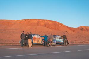 Ocho argentinos cruzaron el Sahara en dos Citroën 3CV para cumplir un sueño