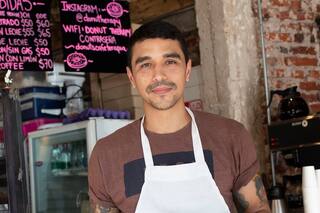 El venezolano de las donas que pasó de vender en la calle a enamorar a Palermo