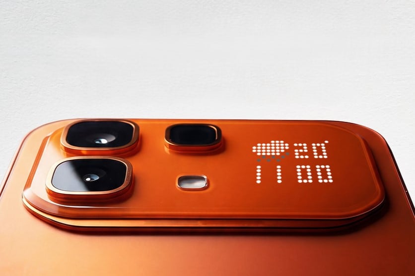 El Infinix Note 60 Pro 5G tiene una cámara principal de 50 megapixeles, un gran angular y una pantalla formada por una matriz de LED al costado