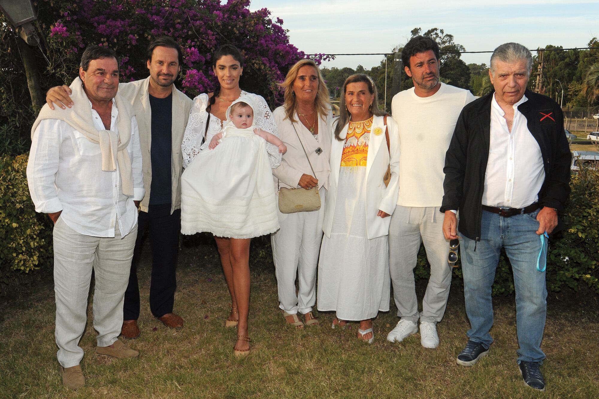 Alejandro Balut, Hassen Balut, Sofía Balut Páez con su beba, Isabella Barbini, “Beba” Paéz (mamá de Sofía) y su hermana “Agó”, Diego Balut y Carlos Páez Rodríguez