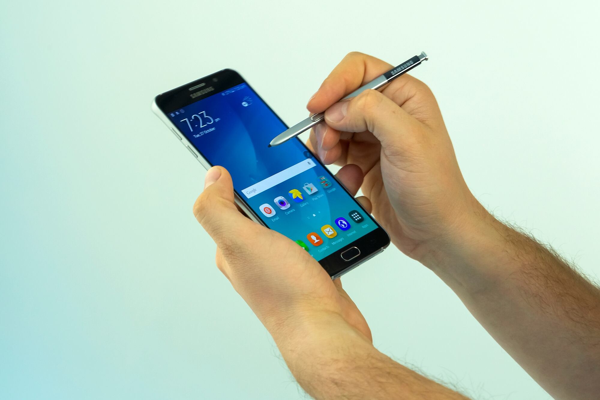 Los Galaxy Note de Samsung fueron pioneros al ofrecer un lápiz para escribir en sus pantallas, inusualmente grandes para la época