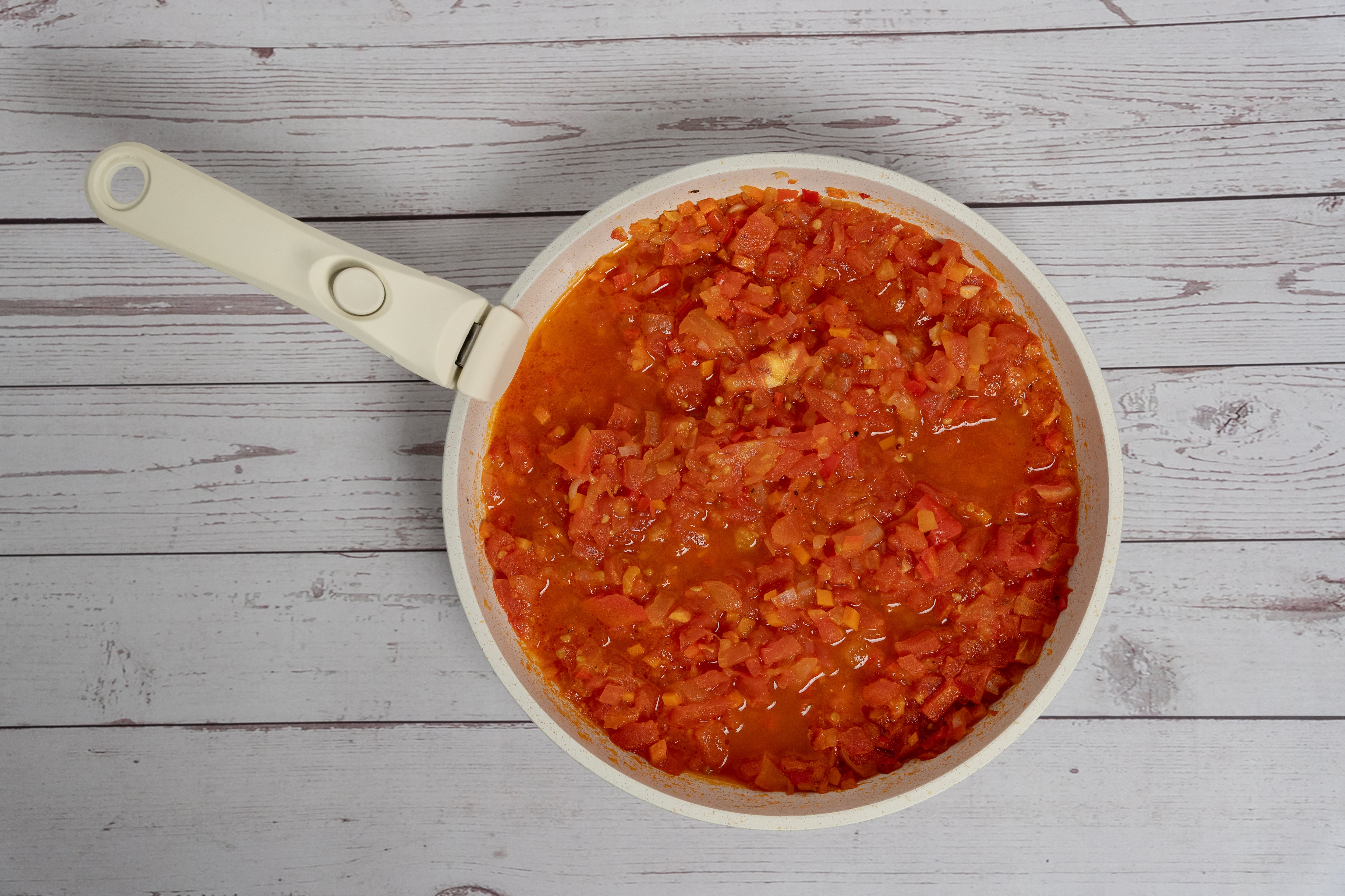 Para quienes buscan maximizar la absorción del licopeno, una salsa de tomate cocida con una pequeña cantidad de grasa vegetal es una opción funcional