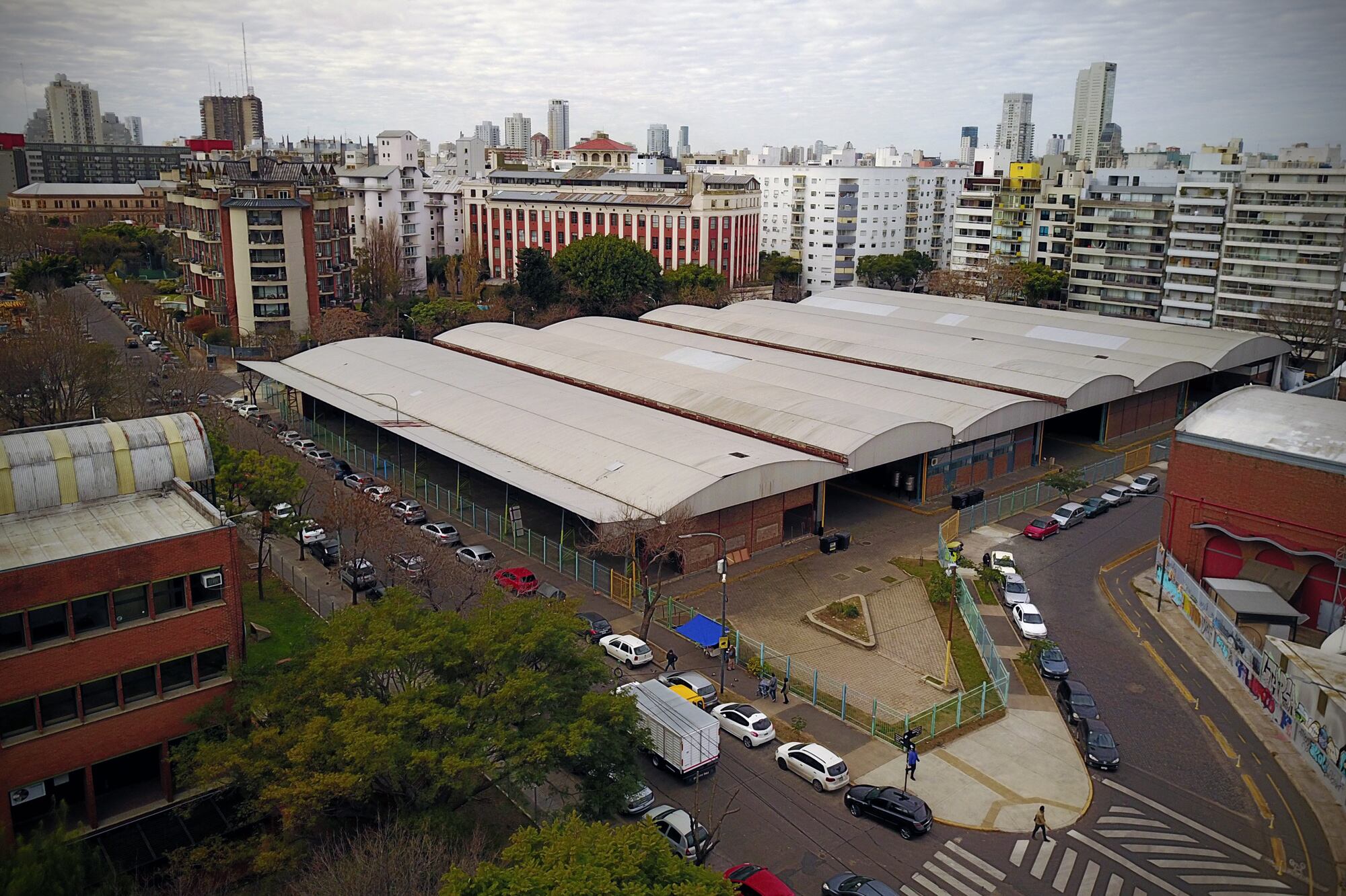 El predio El Dorrego está ubicado entre las calles Concepción Arenal, Zapiola, Freire y Dorrego, en Colegiales