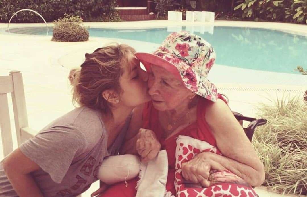 Una foto junto a su amada abuela, doña Alda