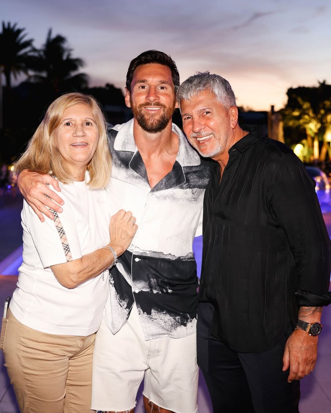 Leo Messi junto a sus padres en su festejo de cumpleaños N° 38 (Foto: Instagram @leomessi)