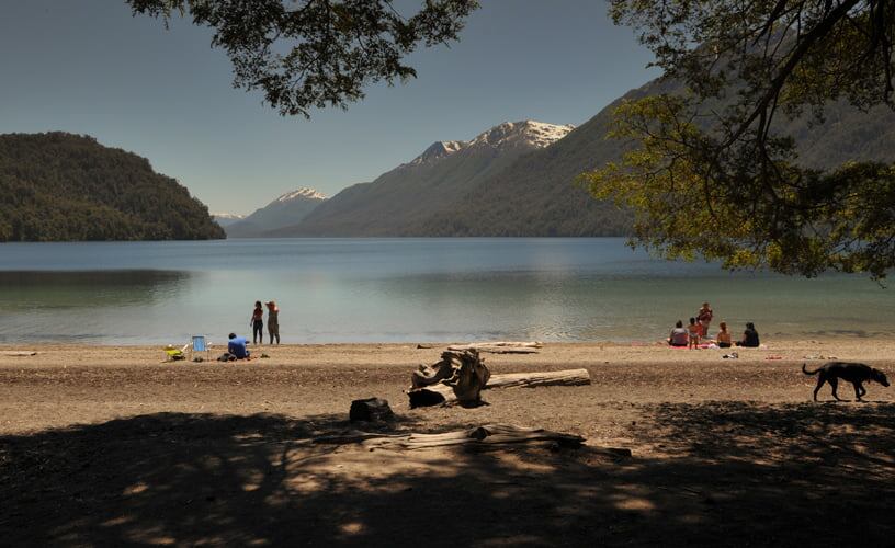 La Corte de Neuquén ordenó a una comunidad mapuche que devuelva un balneario en Villa La Angostura