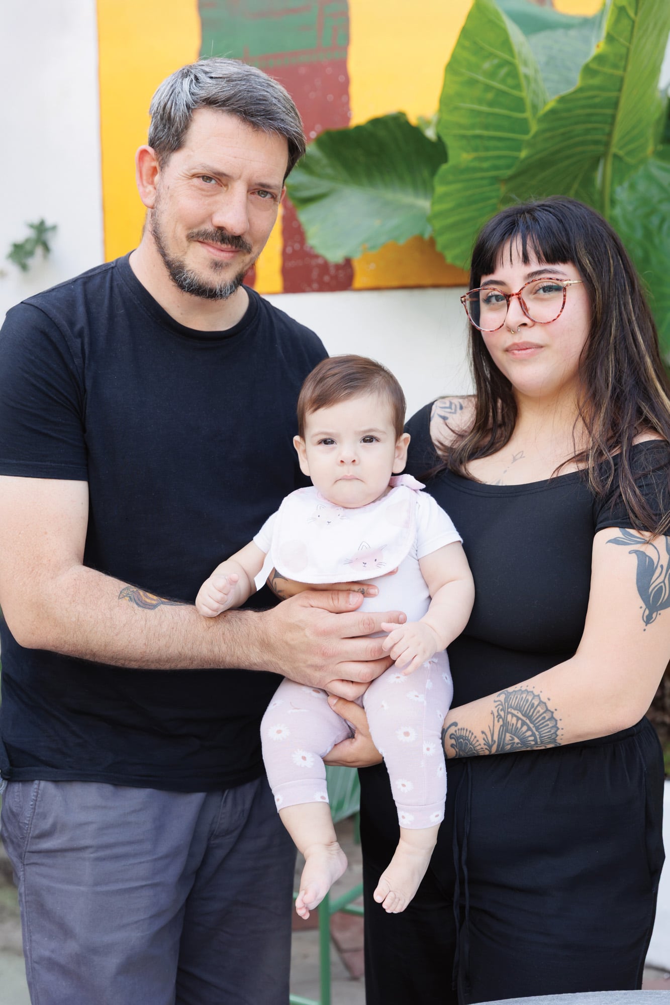 “Cuando tenía 15 años, mi tío me dijo: ‘Para cambiar algo, tenés que comprometerte y transformar la realidad desde adentro’”, cuenta José Ignacio y, entonces, empezó a participar en la pastoral social de su parroquia, en Ituzaingó. En 2014, puso en marcha Haciendo Lío, una organización para ayudar a los más vulnerables. Acá, con su mujer, Lucía Posse Rodríguez, y su hija Sophie, de 7 meses