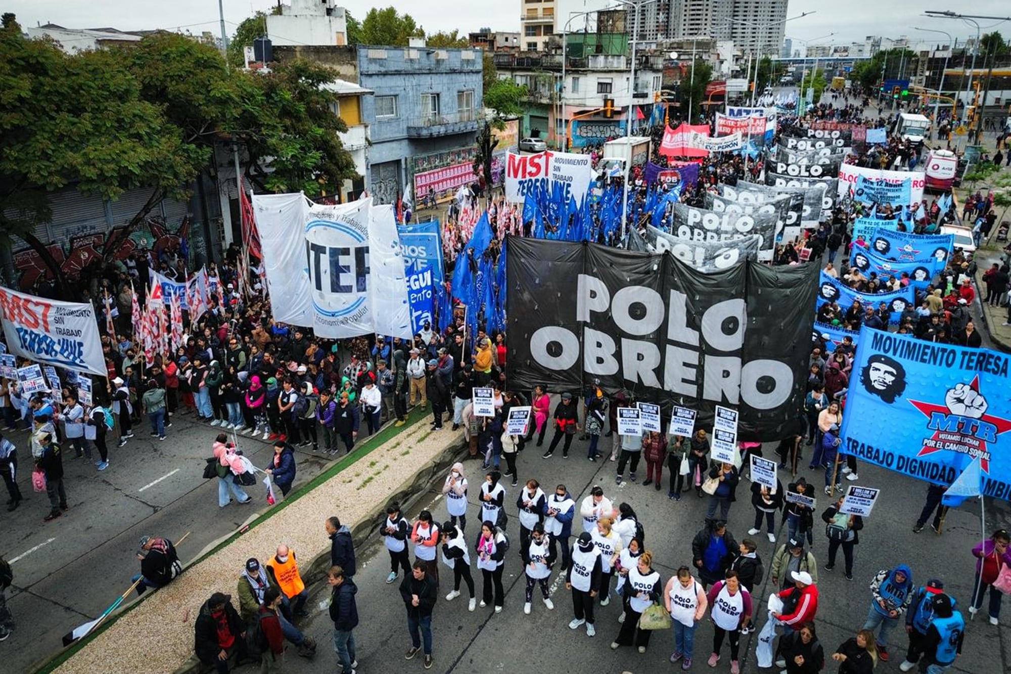 Un piquete en el ingreso al Puente Pueyrredón, el 7 de abril