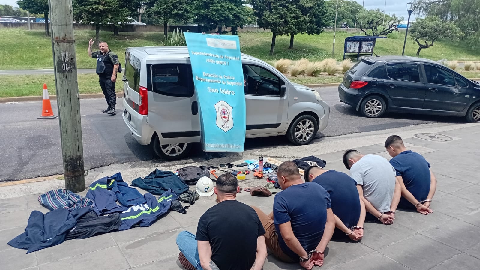 San Isidro: Migraciones expulsó a los ciudadanos chilenos que simulaban ser operarios de una empresa de electricidad