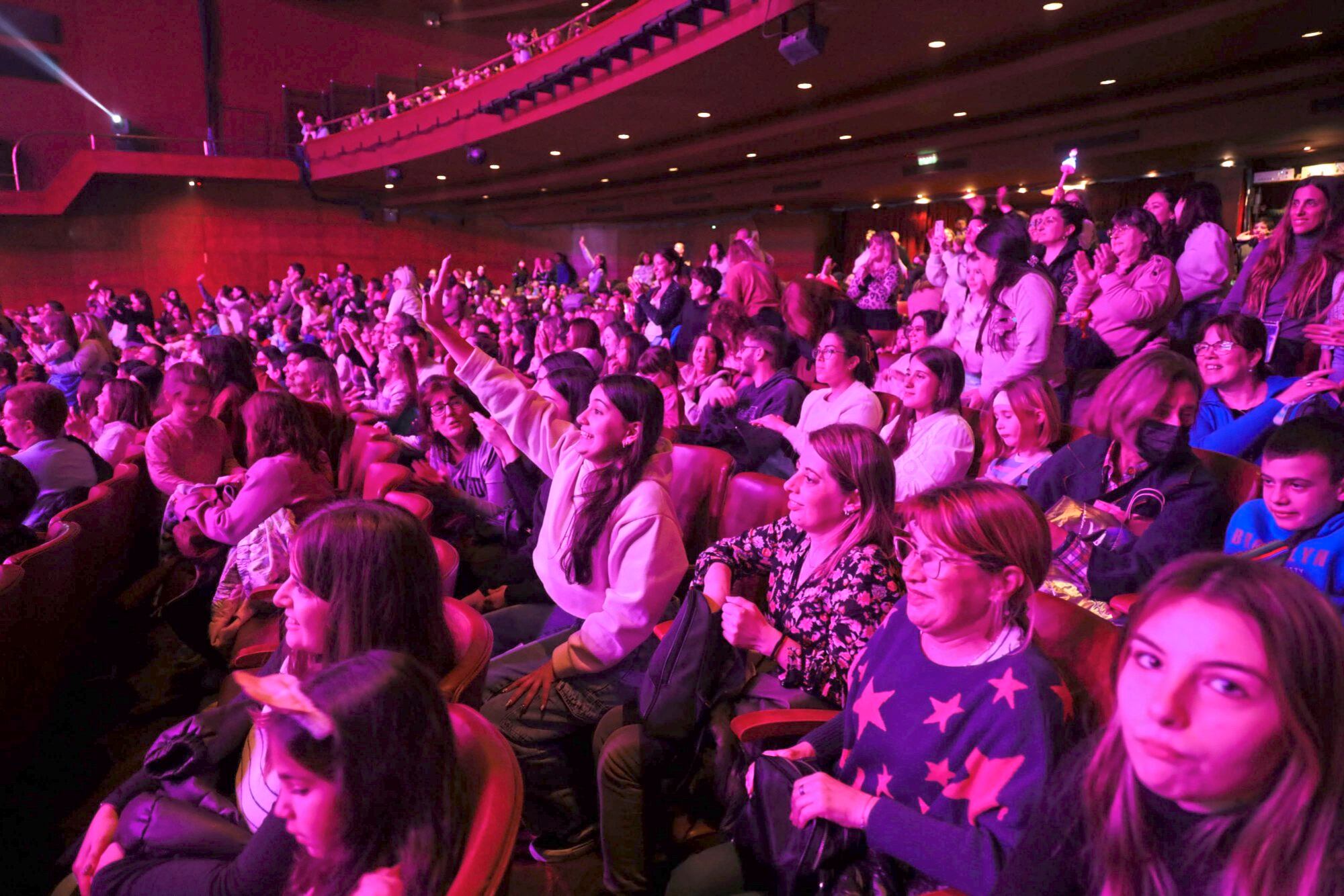 El Gran Rex, con el público feliz en el saludo final de La sirenita