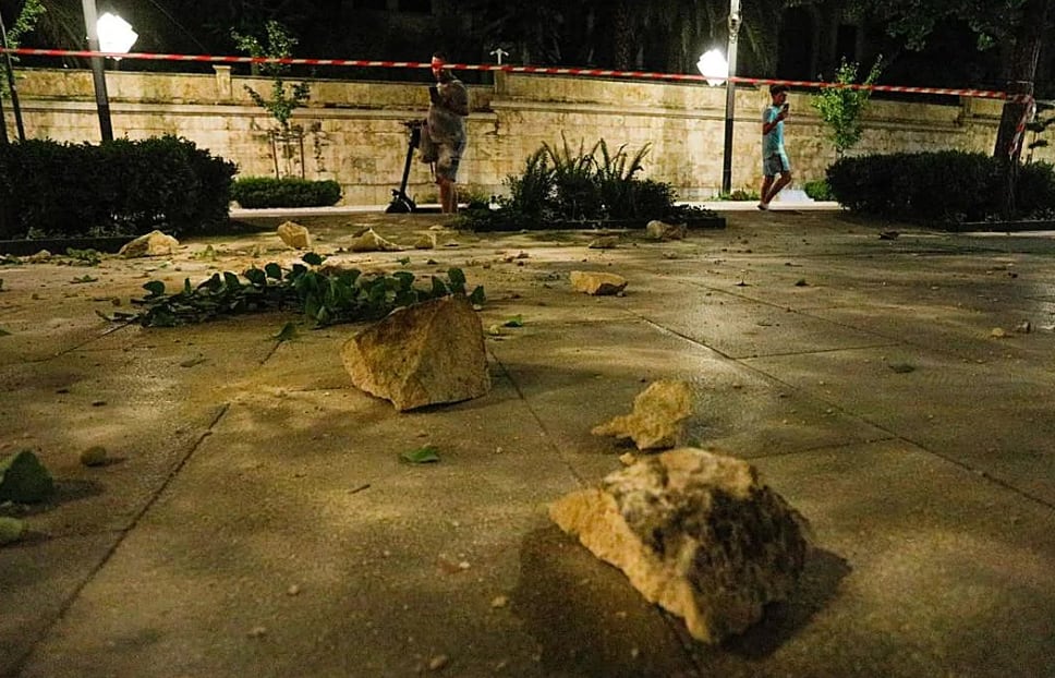 En el centro de Granada se registraron roturas en varios monumentos