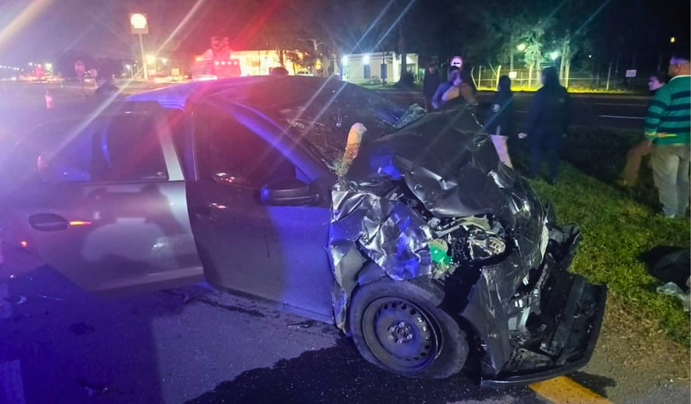 Chocaron un auto y una camioneta en La Plata: murió una niña de 10 años