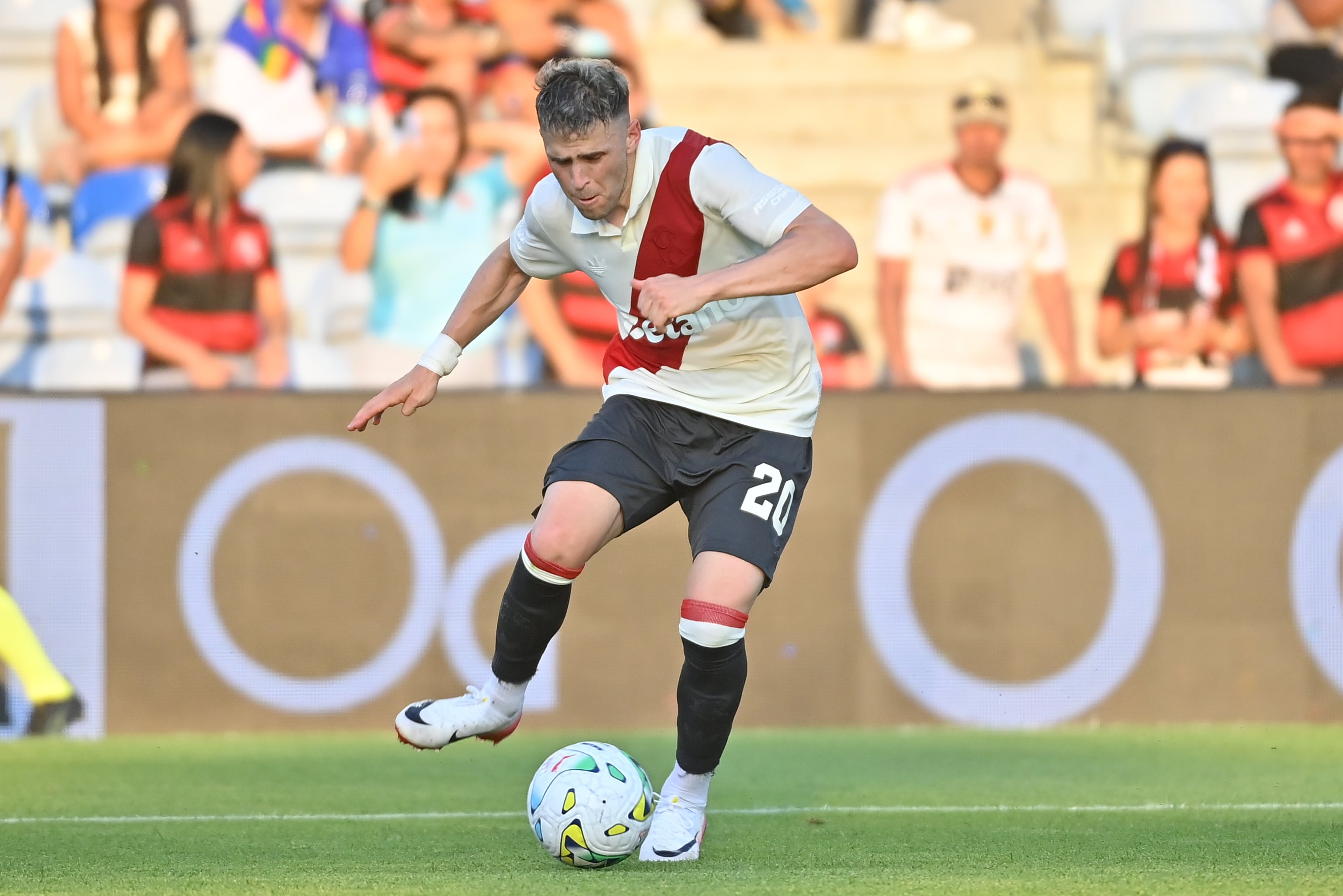 Giovanni González, lateral derecho que debutó en River con una asistencia