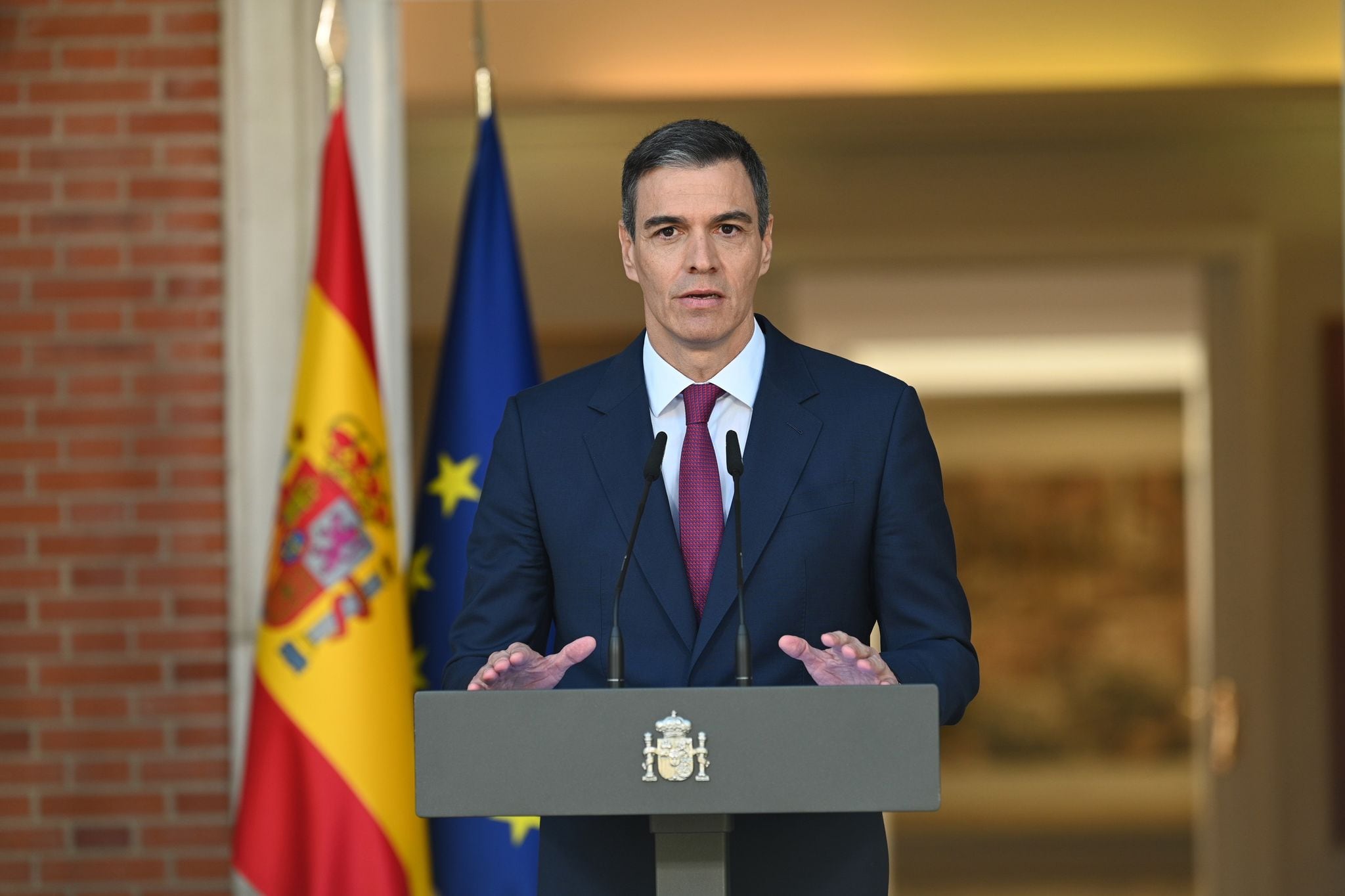 El presidente del Gobierno, Pedro Sánchez, comparece en el Complejo de la Moncloa, a 29 de abril de 2024, en Madrid 
