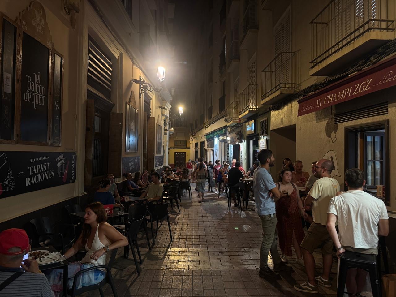 El Tubo, la calle principal de Zaragoza donde se pueden encontrar cientos de tapas