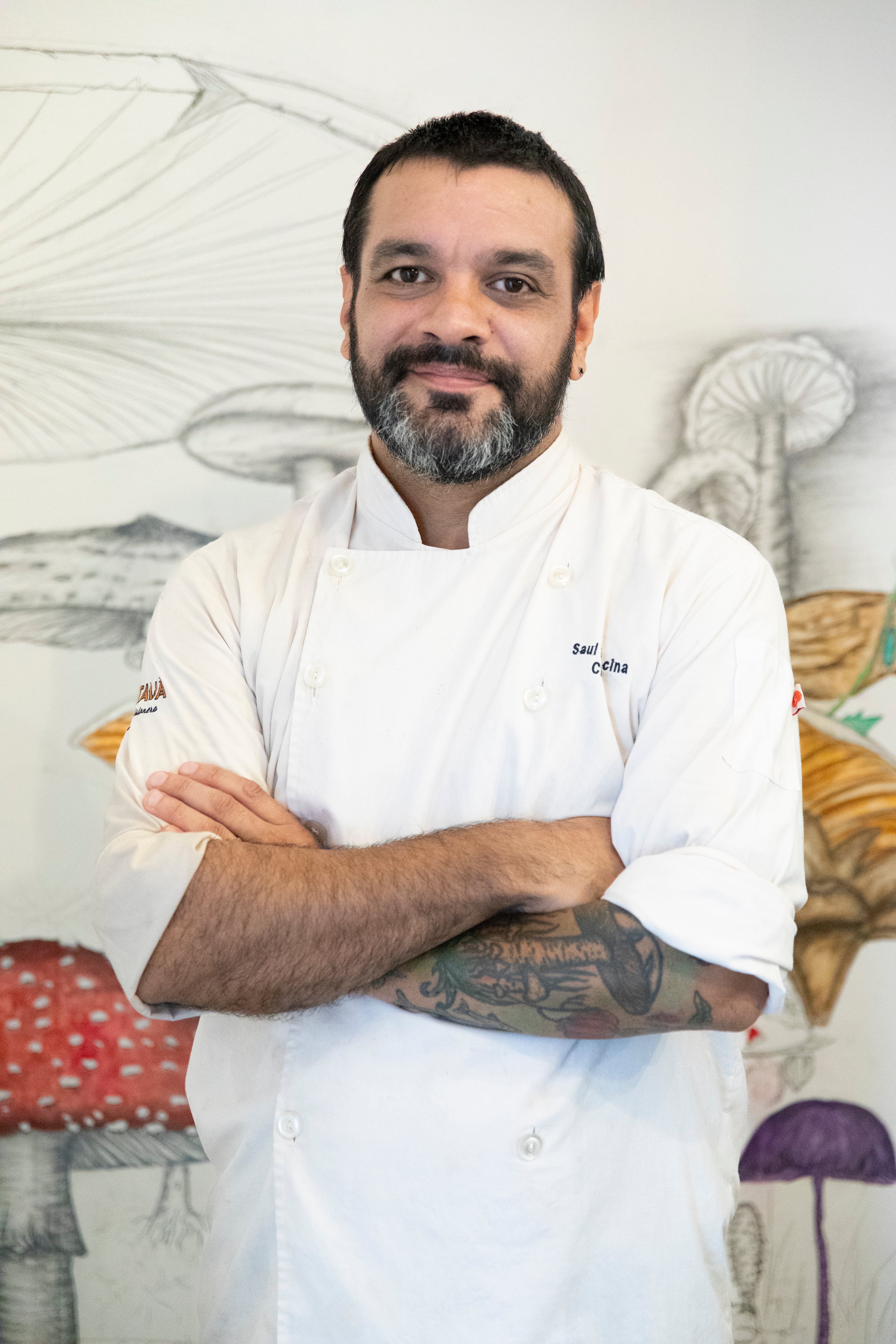 Saúl dentro de su flamante restaurante a puertas cerradas, Poytava, la casa del chef.