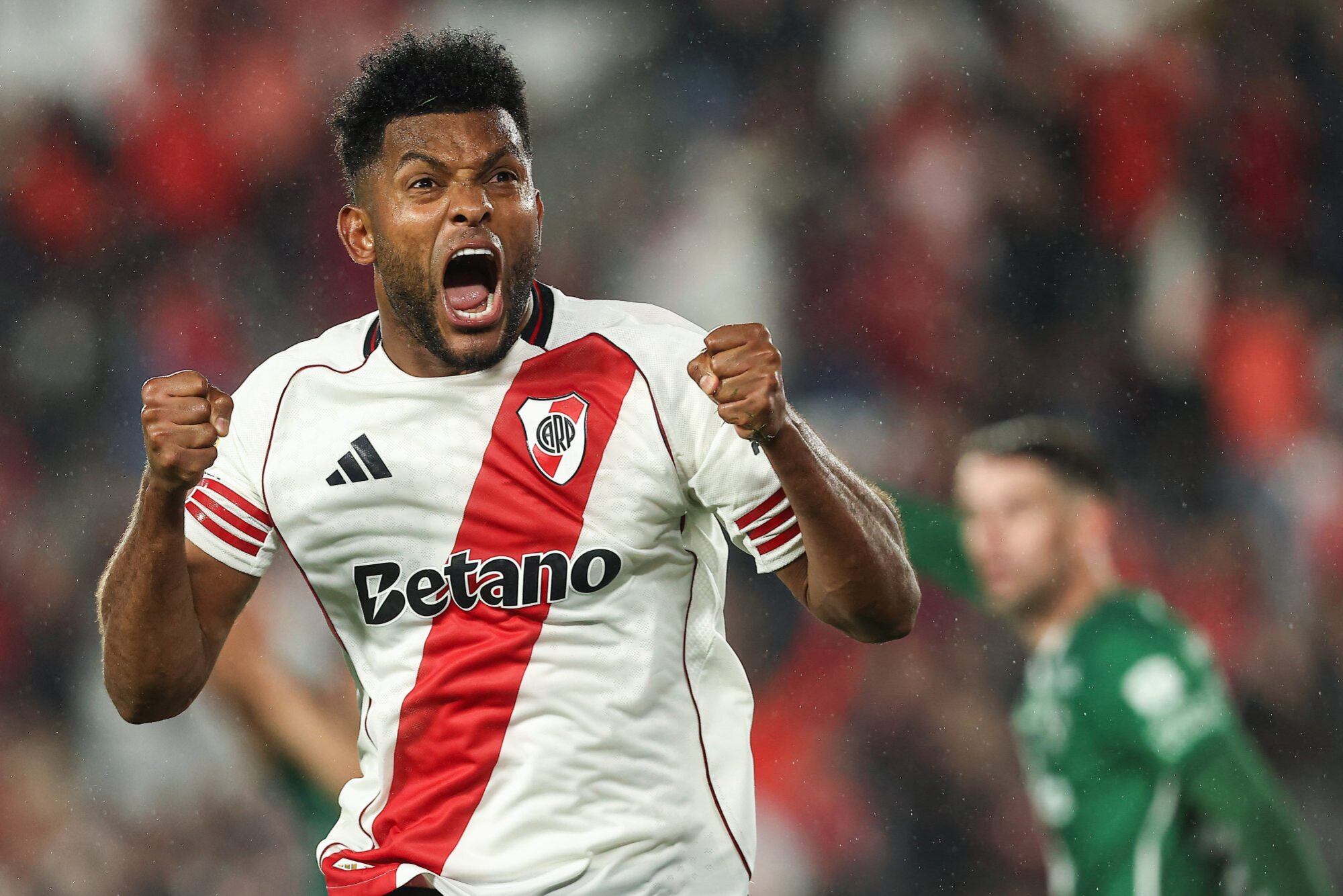 El desaforado festejo de Borja para empatarle sobre la hora a Sarmiento de local; el VAR lo anuló por offside del colombiano