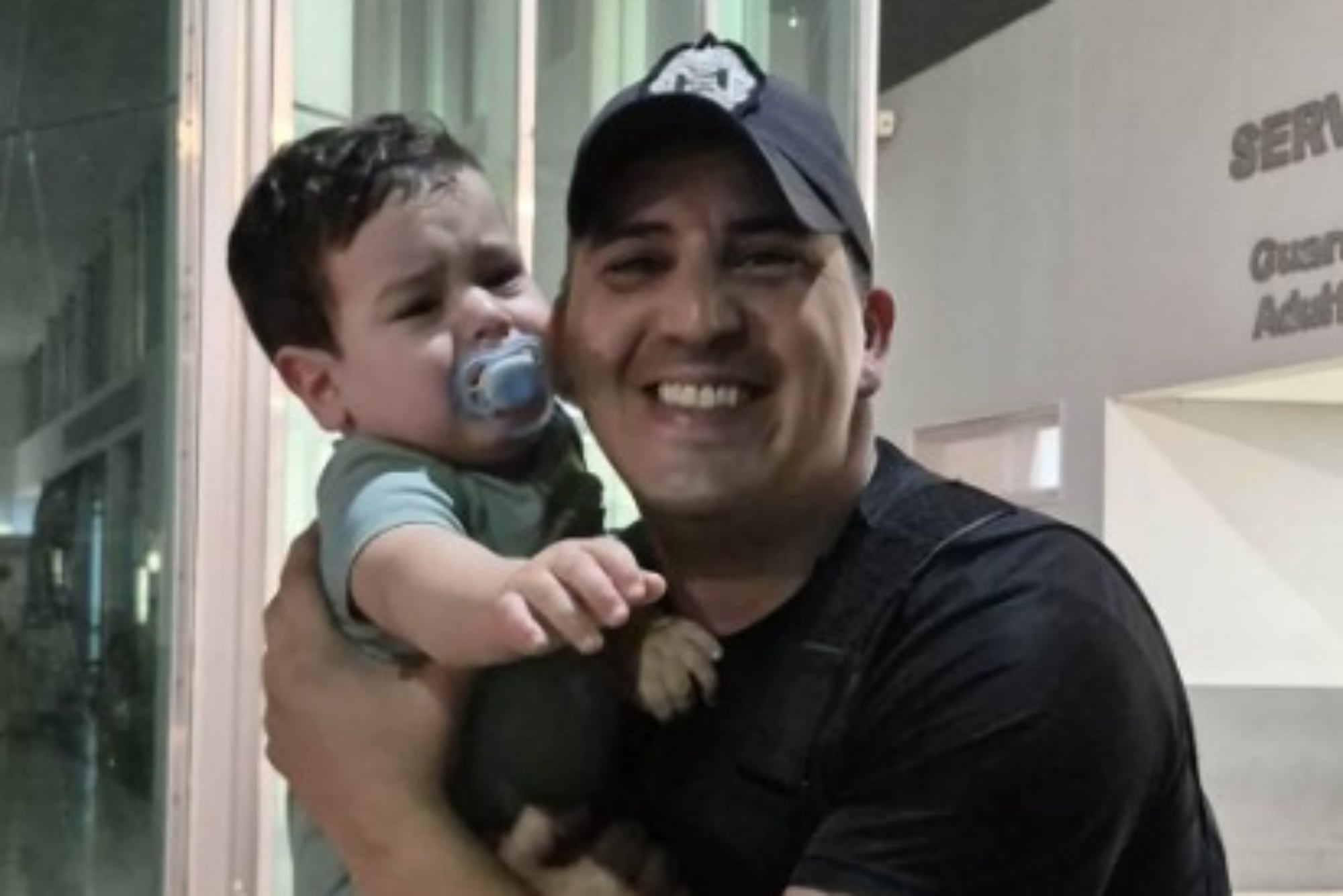 Un oficial le salvó la vida a un bebé en San Isidro: de los guiños del destino al agradecimiento eterno de su madre