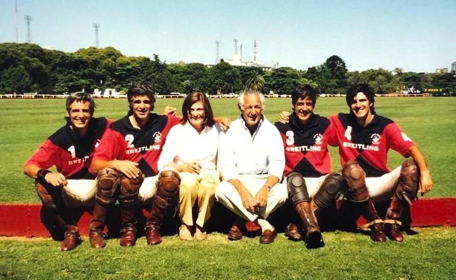 Una foto familiar, gracias a aquel Coronel Suárez de cuatro hermanos que disputó entre 2002 y 2004 la Copa Cámara de Diputados: José Ignacio, Santiago, Benjamín y Diego Araya, junto a su papá, Horacio, y su mamá, María Estela.