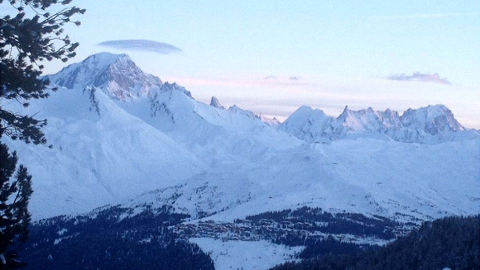Las pistas que rodean Mont Blanc son un imán para los esquiadores.