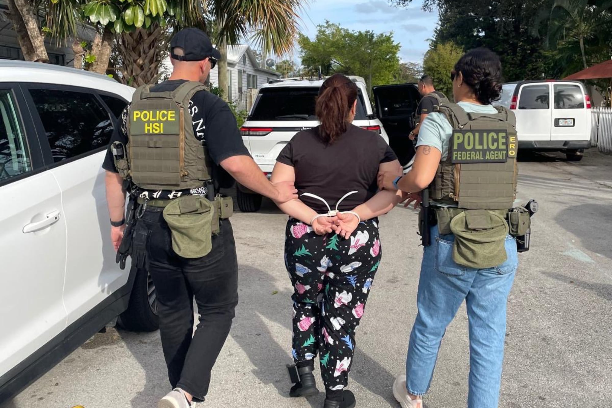 Miami y Atlanta fueron otras ciudades clave donde el ICE, apoyado por agencias federales, ejecutó redadas masivas