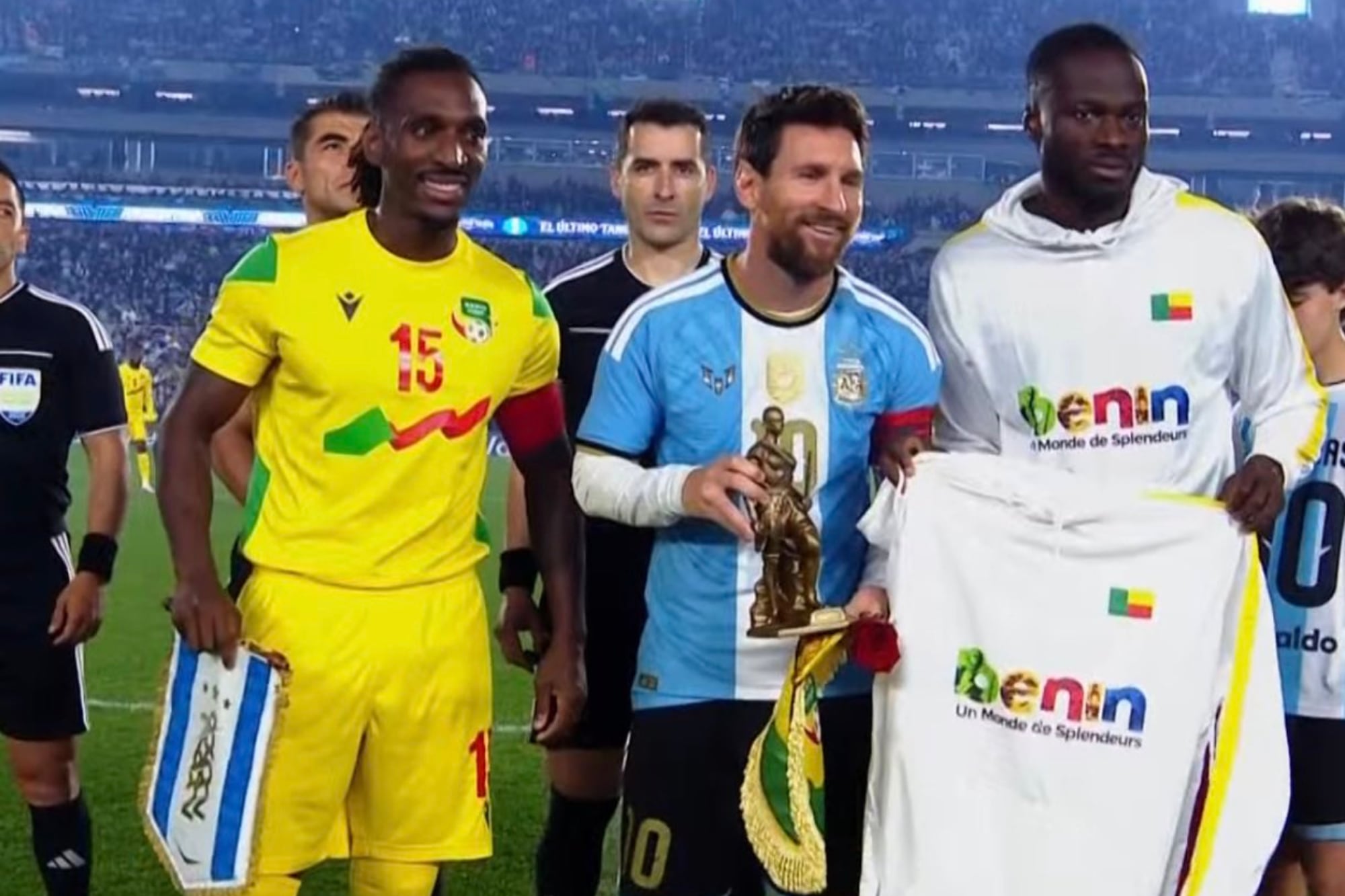 La historia de la estatuilla que el capitán de Benín le entregó a Lionel Messi