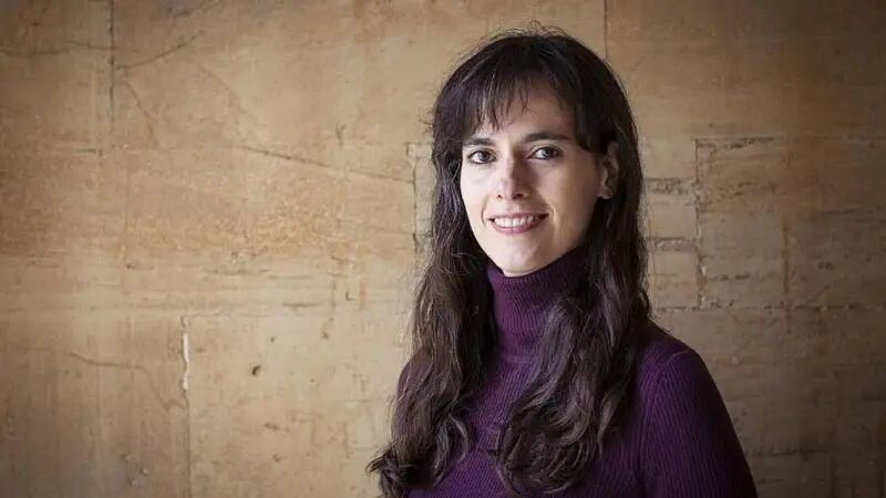 Carissa Véliz es profesora del Instituto sobre Ética en Inteligencia Artificial de la Facultad de Filosofía de la Universidad de Oxford