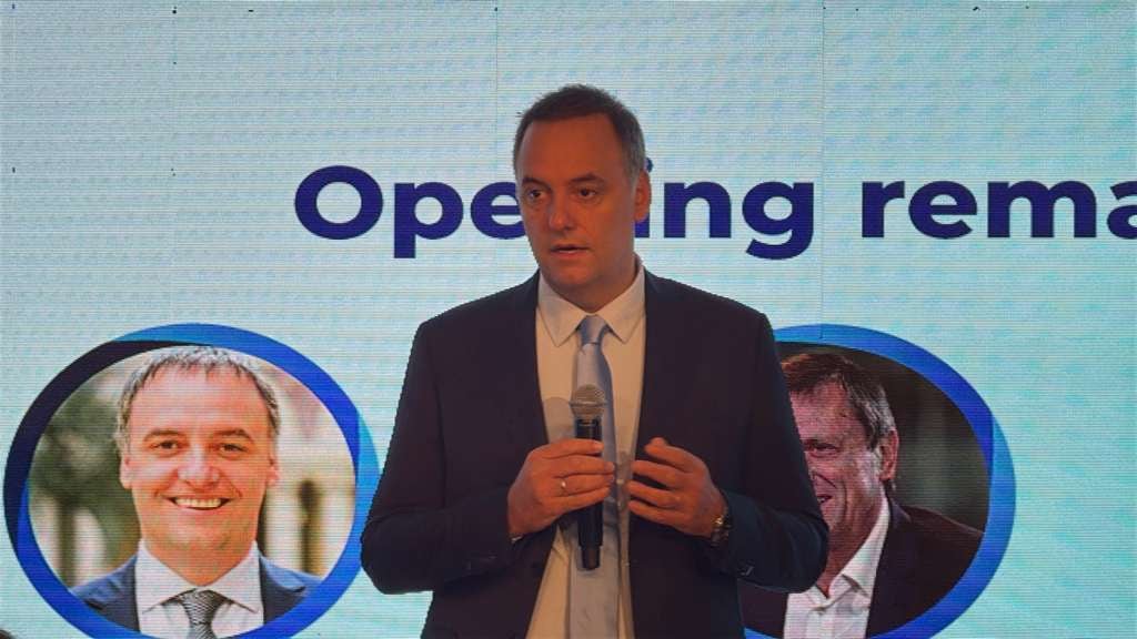 Manuel Adorni cerró Argentina Week acompañado por su esposa y con un mensaje a los empresarios