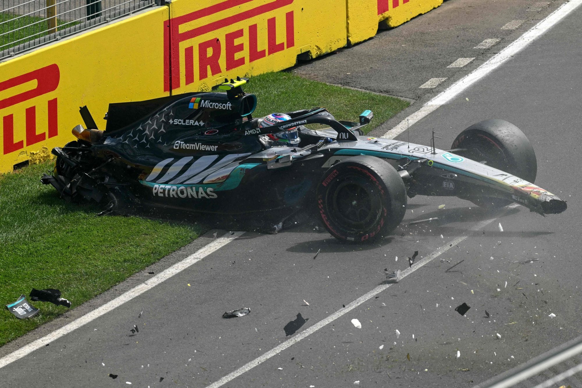 El Mercedes de Kimi Antonelli se golpeó en la curva 2 y quedó lo suficientemente dañado como para que se dudara de su intervención en la prueba de clasificación.