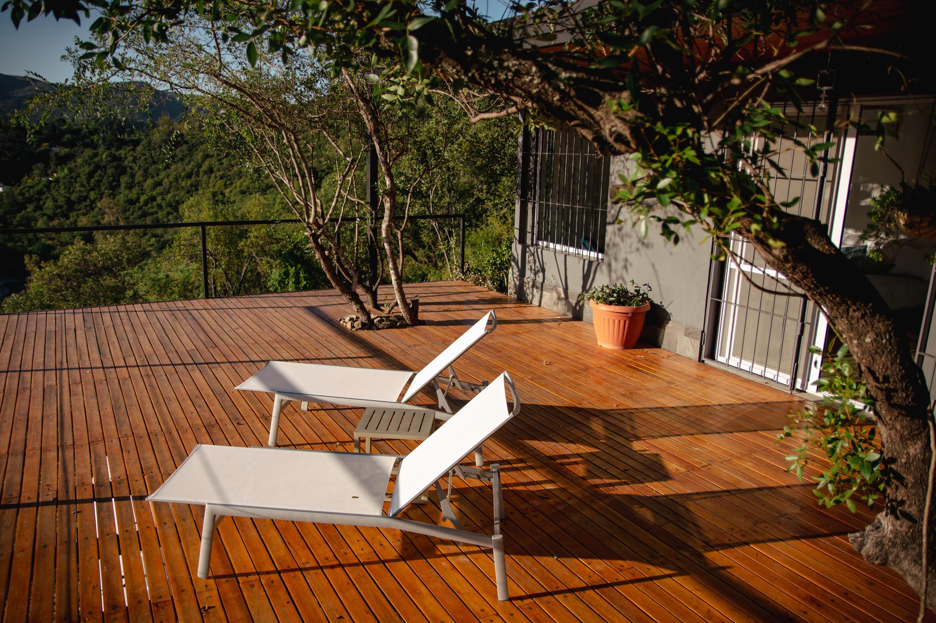 Terraza con vista privilegiada del valle.