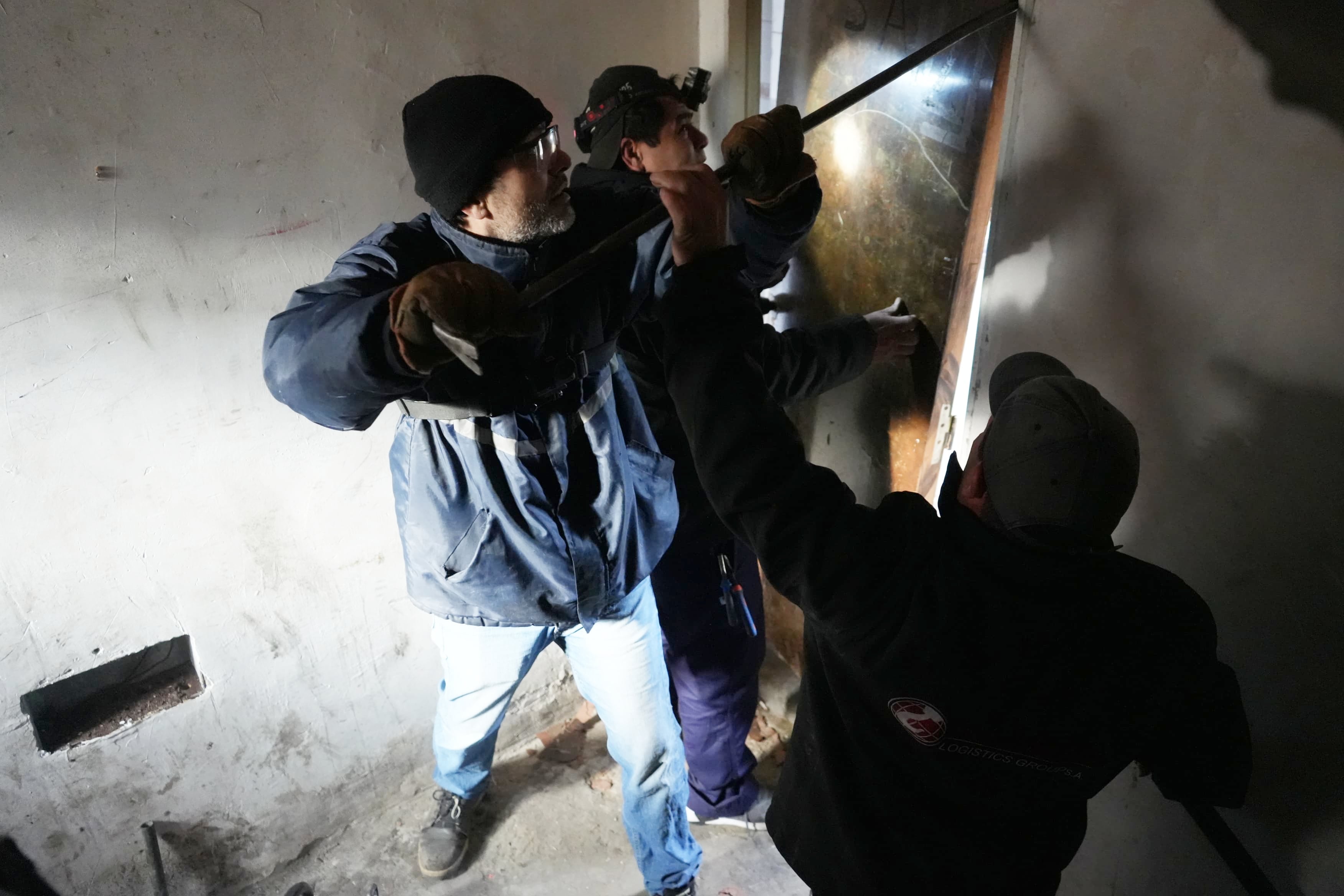 En el operativo de desalojo del edificio de Núñez trabajaron efectivos de la Policía de la Ciudad y personal de la Agencia Gubernamental de Control (AGC), de Emergencias y de la Red de Atención