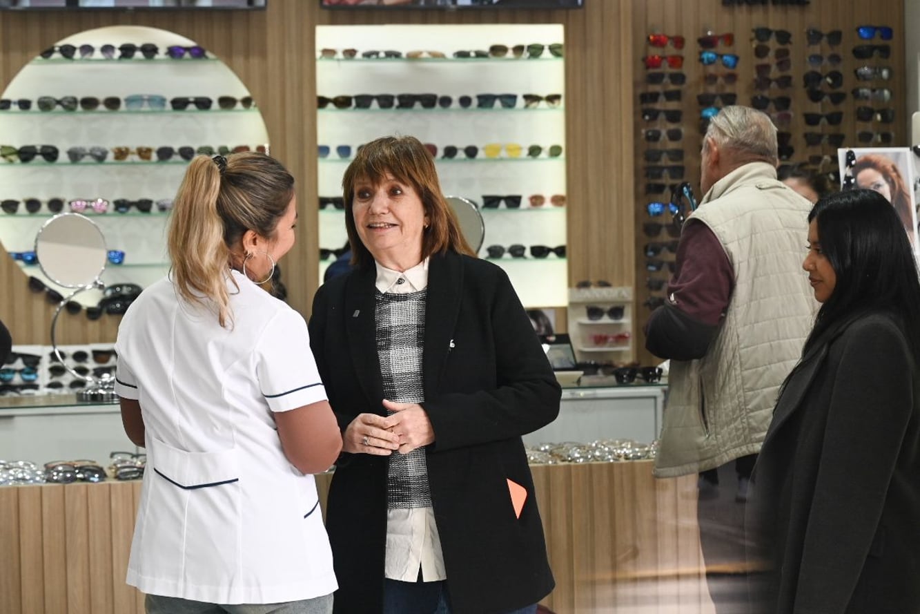 Patricia Bullrich encabezó una recorrida de La Libertad Avanza por Lugano y ya se mueve como candidata