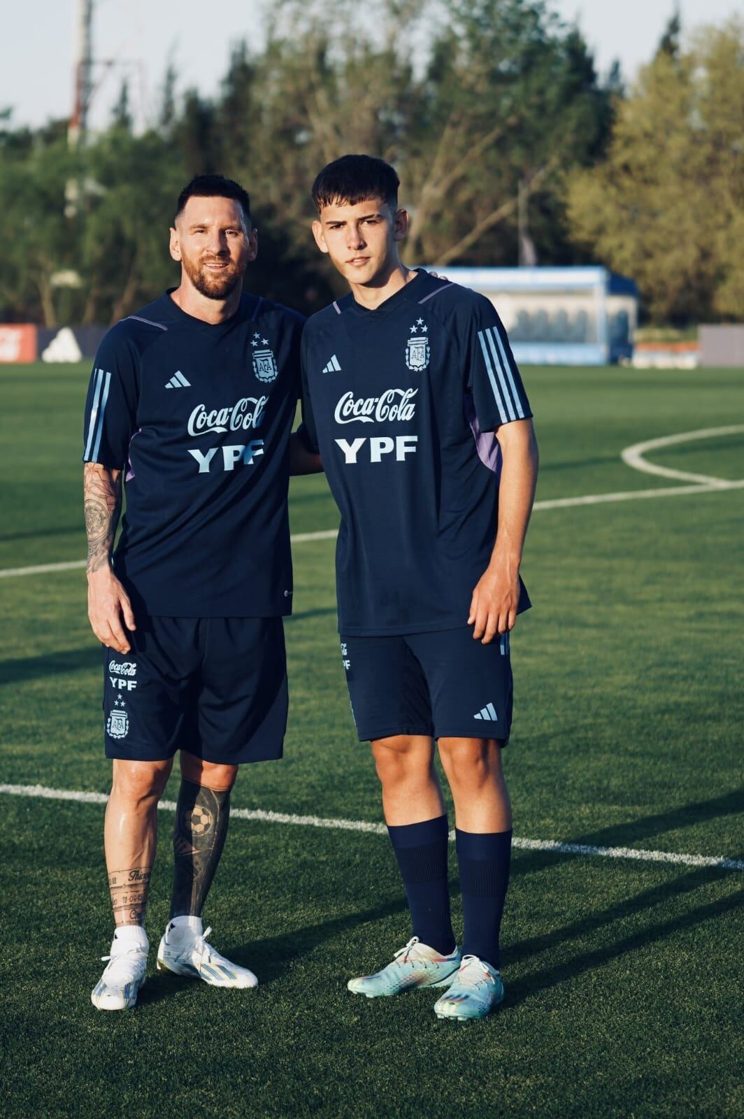 Lionel Messi junto a Camilo Rey Domenech, en el predio de AFA, en 2023.