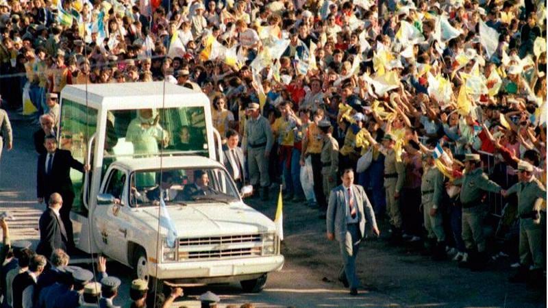 Chevrolet C-10 adaptado para papamóvil por SEVEL Argentina en 1987