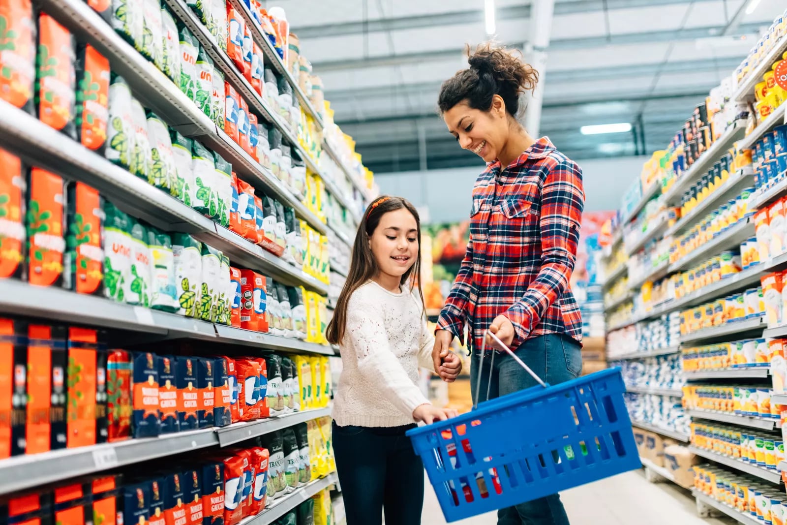 En materia de alimentos, en la Argentina el sistema se rige por el Código Alimentario Argentino (CAA), que sería el conjunto de normas y disposiciones que regulan los alimentos, bebidas y sus establecimientos elaboradores