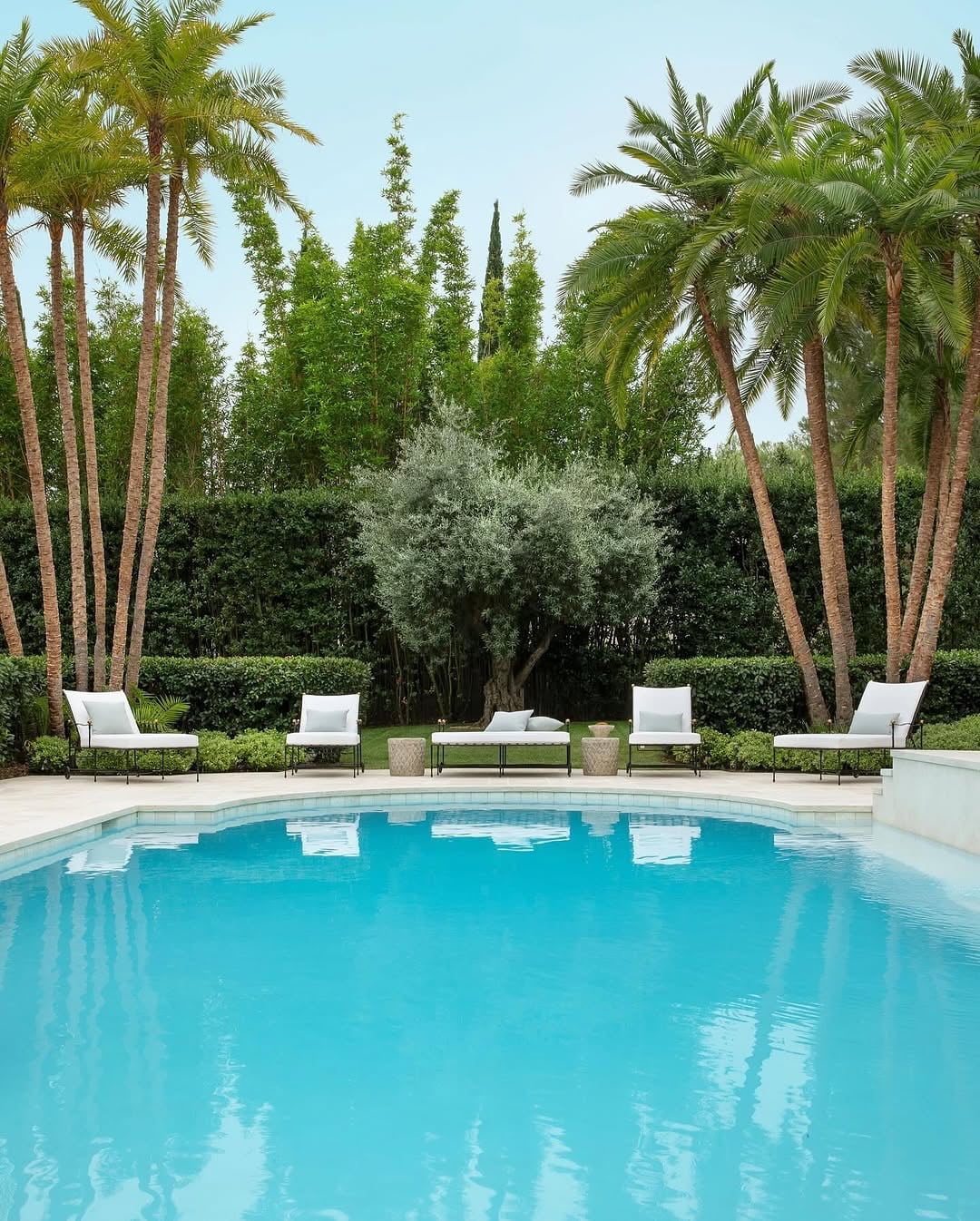 La piscina es uno de los espacios favoritos de la actriz (Instagram/@luxury)