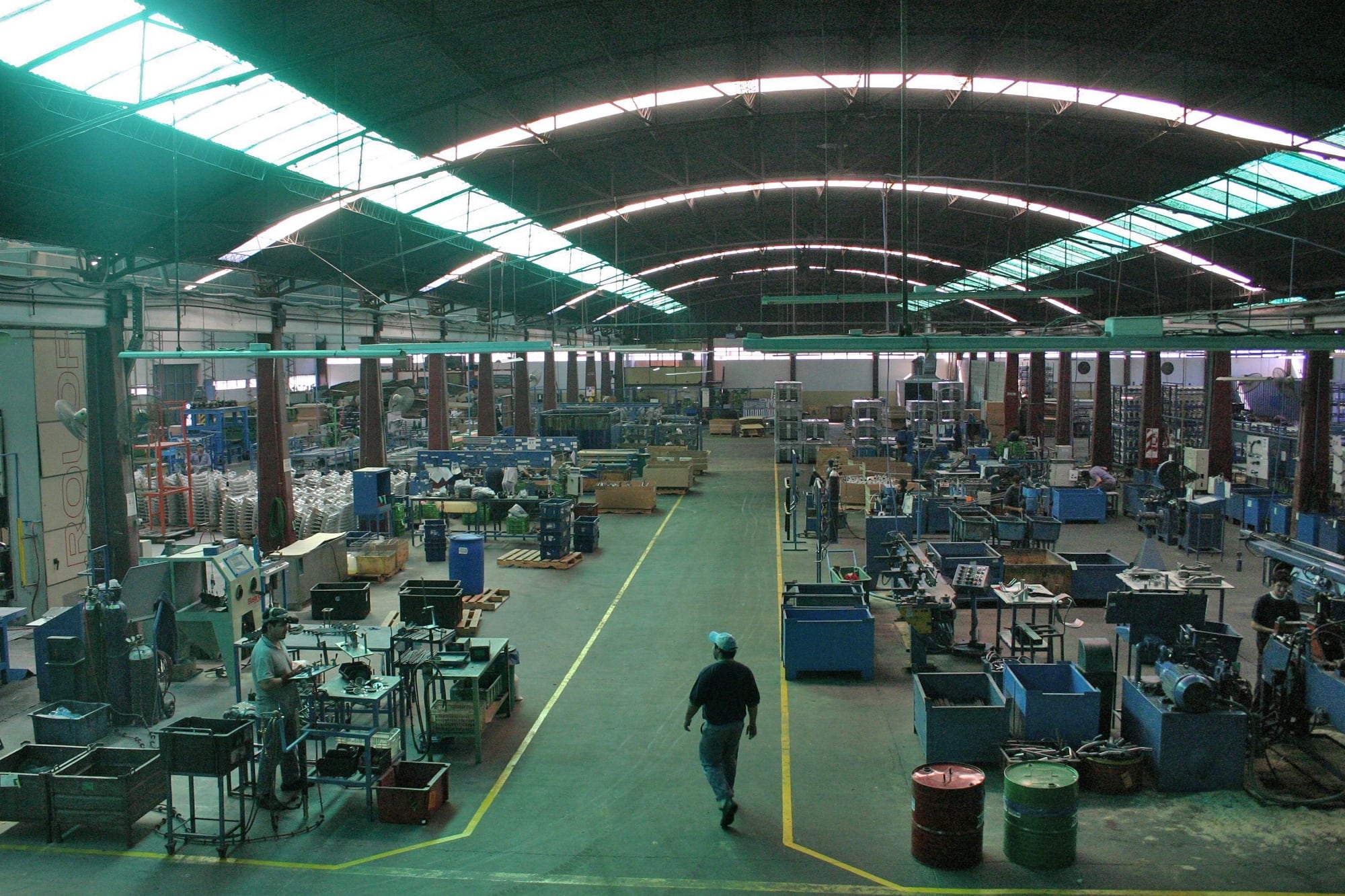 El consultor explicó que hay una sobreoferta de autopartes