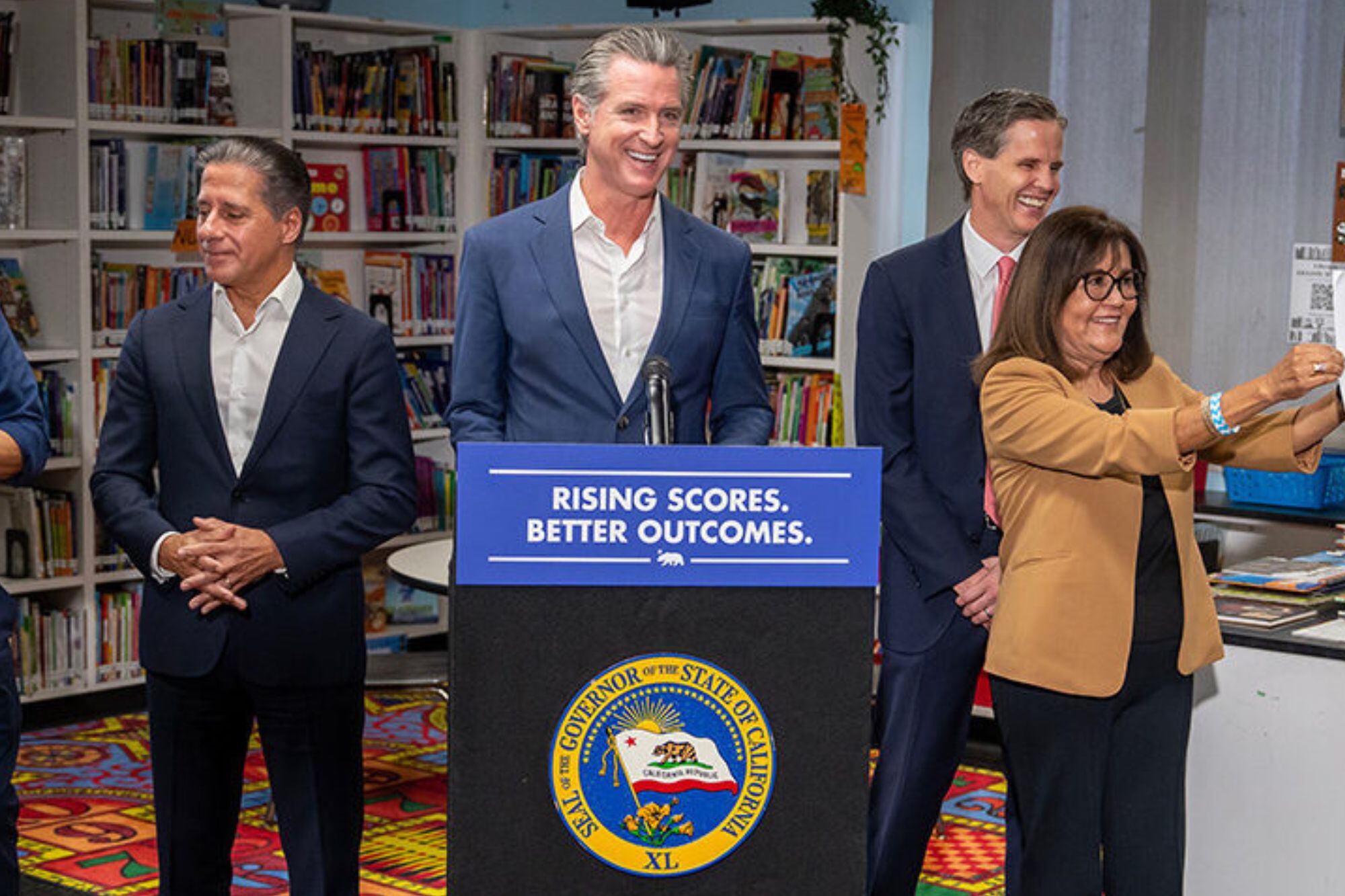 Aunque el objetivo inicial del plan era recortar US$2000 millones del gasto público, analistas legislativos advierten que los ahorros identificados actualmente se sitúan en torno a los US$810 millones