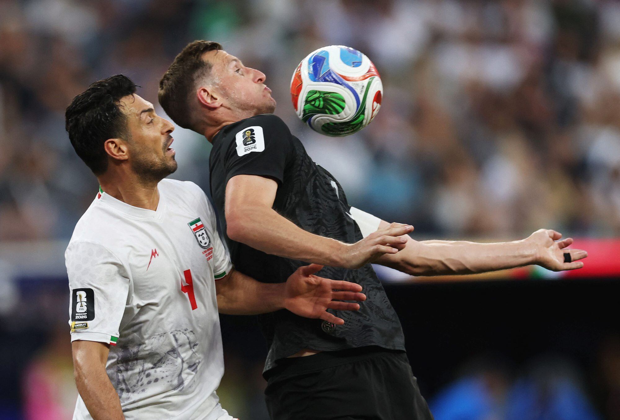 Irán y Nueva Zelanda empataron 2-2 y el grupo G aún no tiene líder