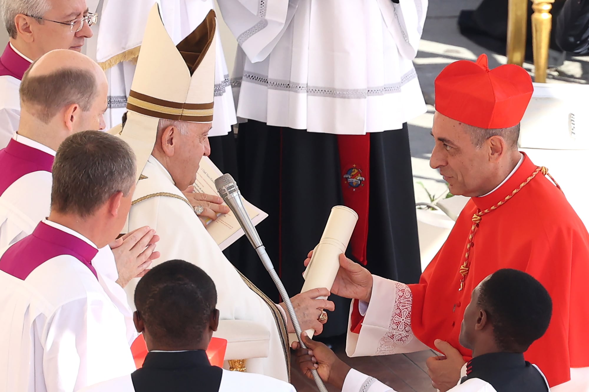 El Papa Francisco nombra como nuevo cardenal Prefecto del Dicasterio para la Doctrina de la Fe, Víctor Manuel Fernández durante el Consistorio Público Ordinario para la Creación de nuevo Cardenal en la Plaza de San Pedro el 30 de septiembre de 2023 en la Ciudad del Vaticano, Vaticano.
