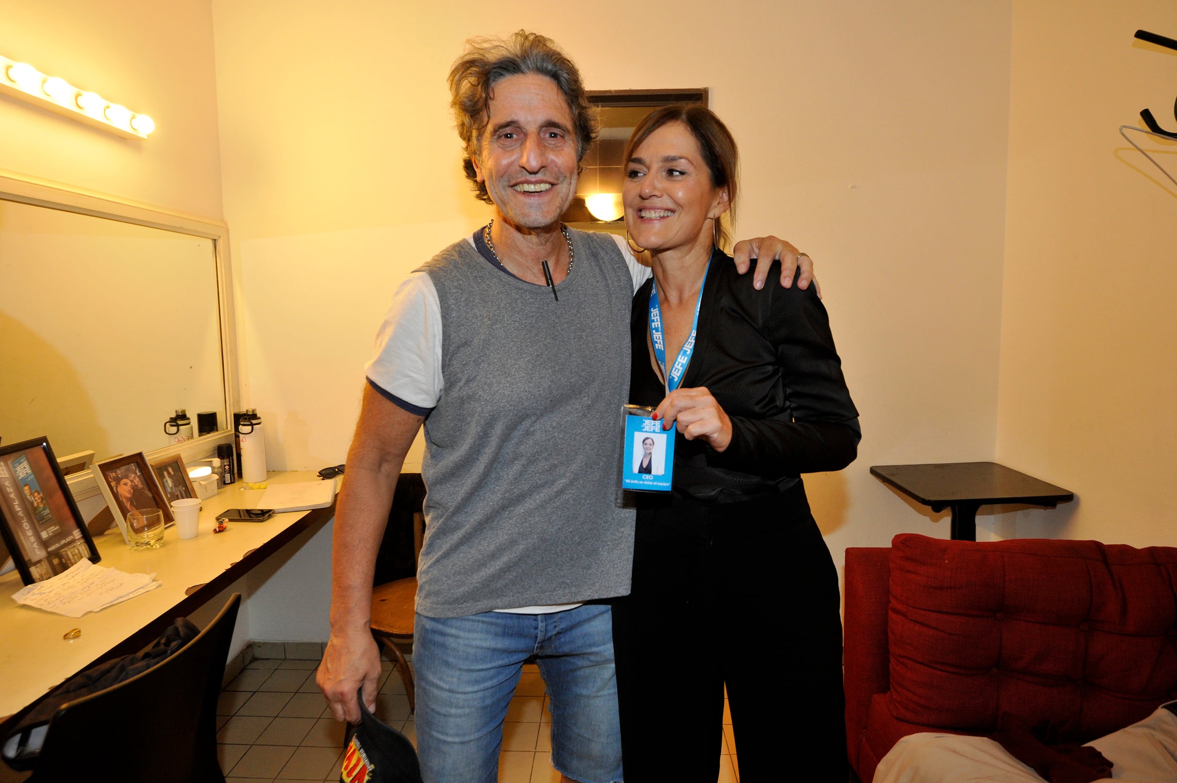 Andrea Pietra, muy amiga de Diego Peretti, también quiso saludar al protagonista de la obra. Con una mirada cómplice, posó con él para los fotógrafos