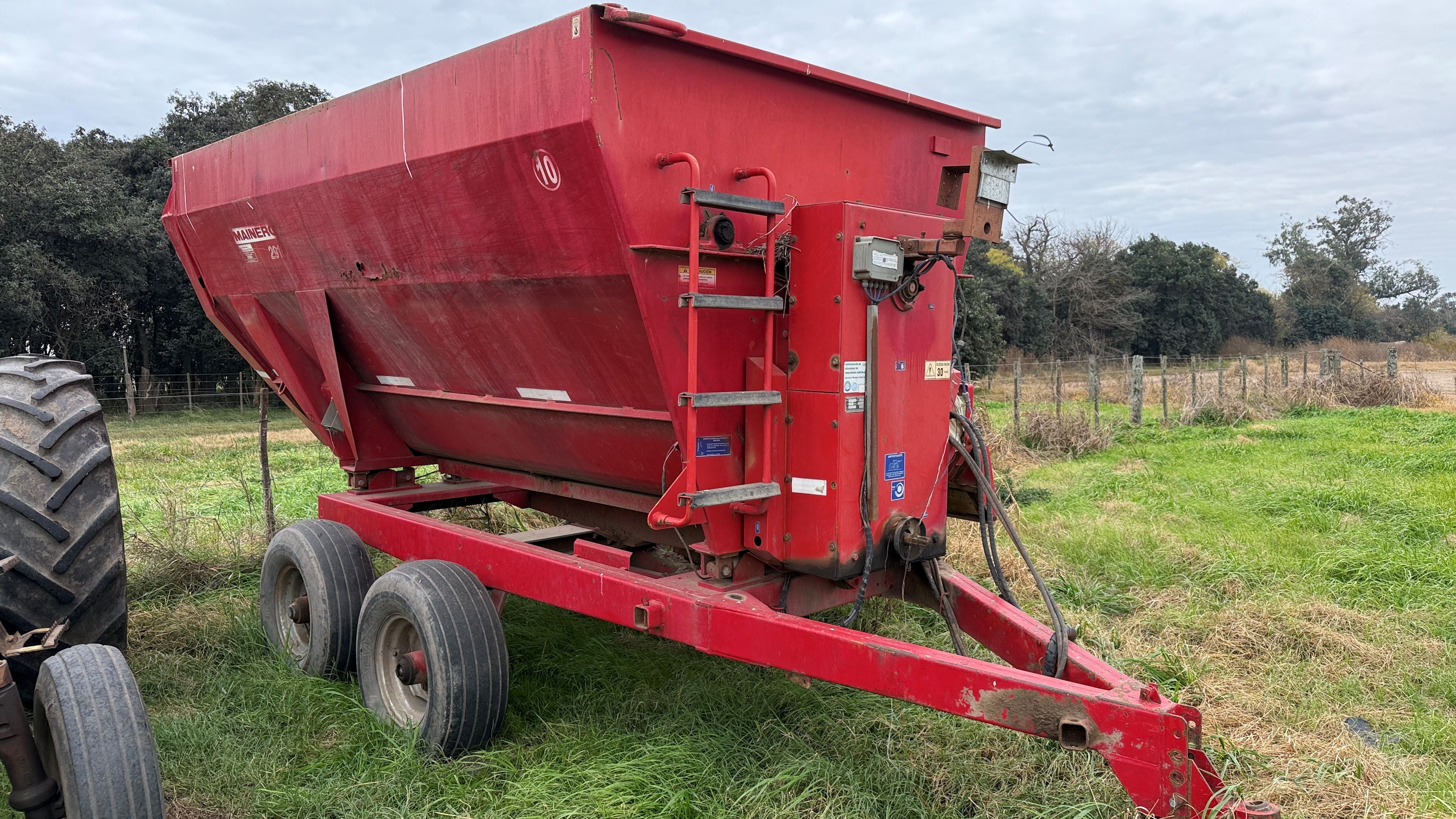 En el remate se vende un mixers Mainero