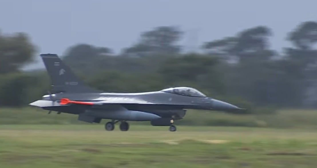 Milei llegó a Córdoba para encabezar el acto de presentación de los aviones F-16