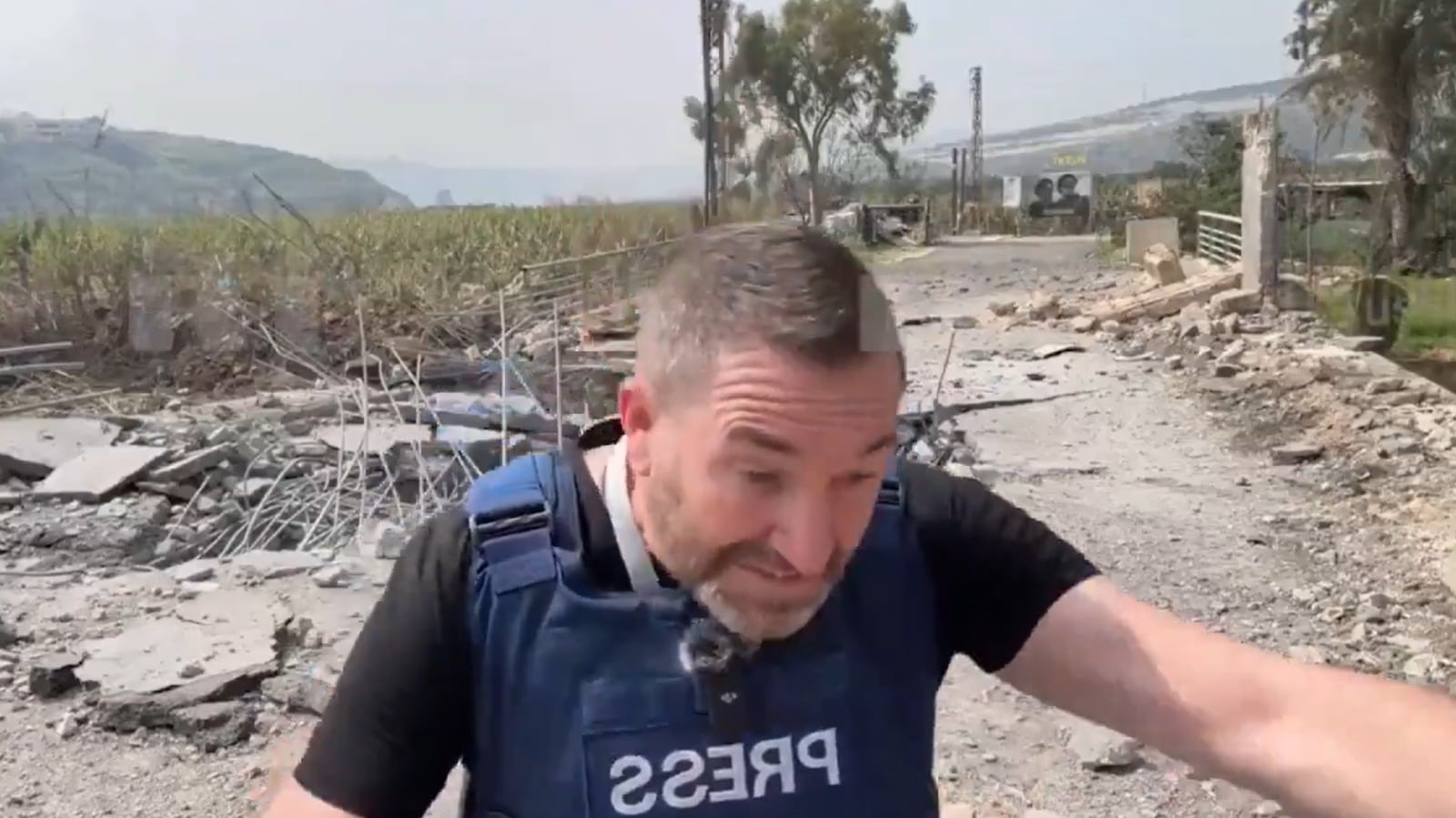 El momento en que un misil israelí cae justo atrás de un periodista en el Líbano